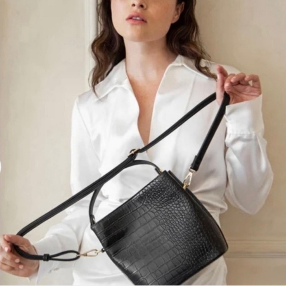 NWT AOTA Black Crocodile Vegan Leather Crossbody Bucket Bag - Picture 2 of 7